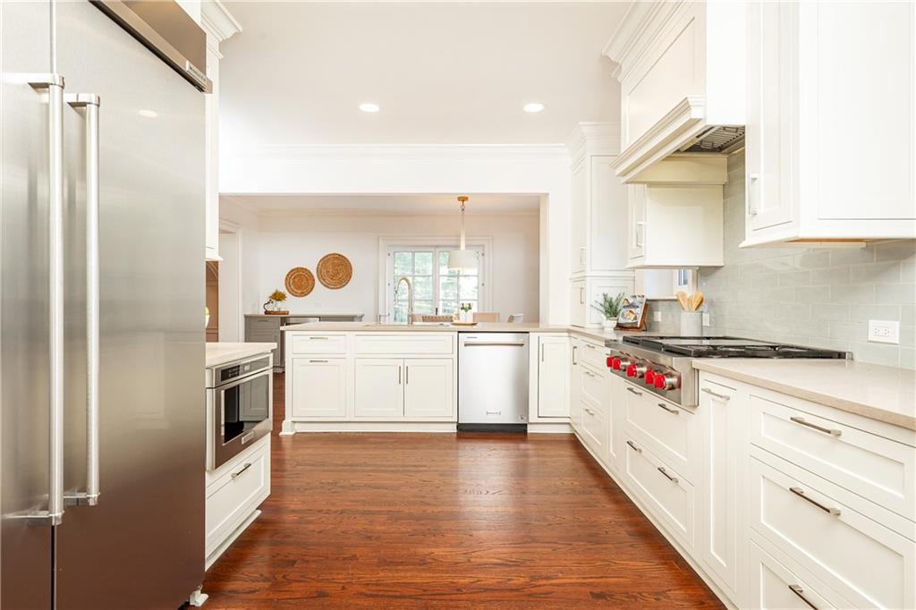 160 Peachtree Way NE