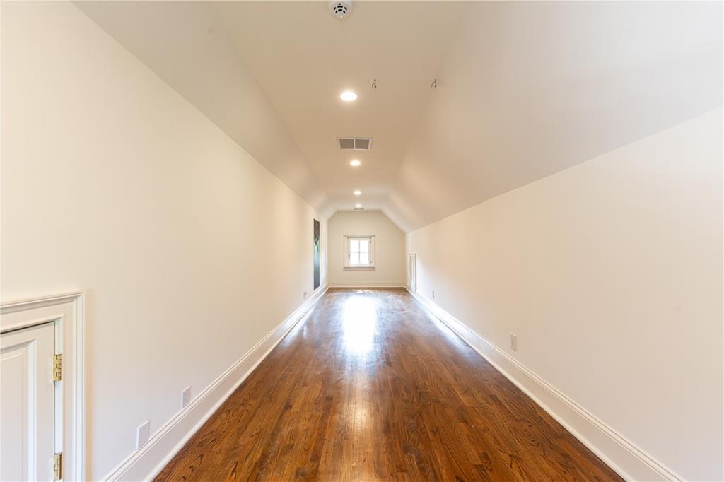 160 Peachtree Way NE
