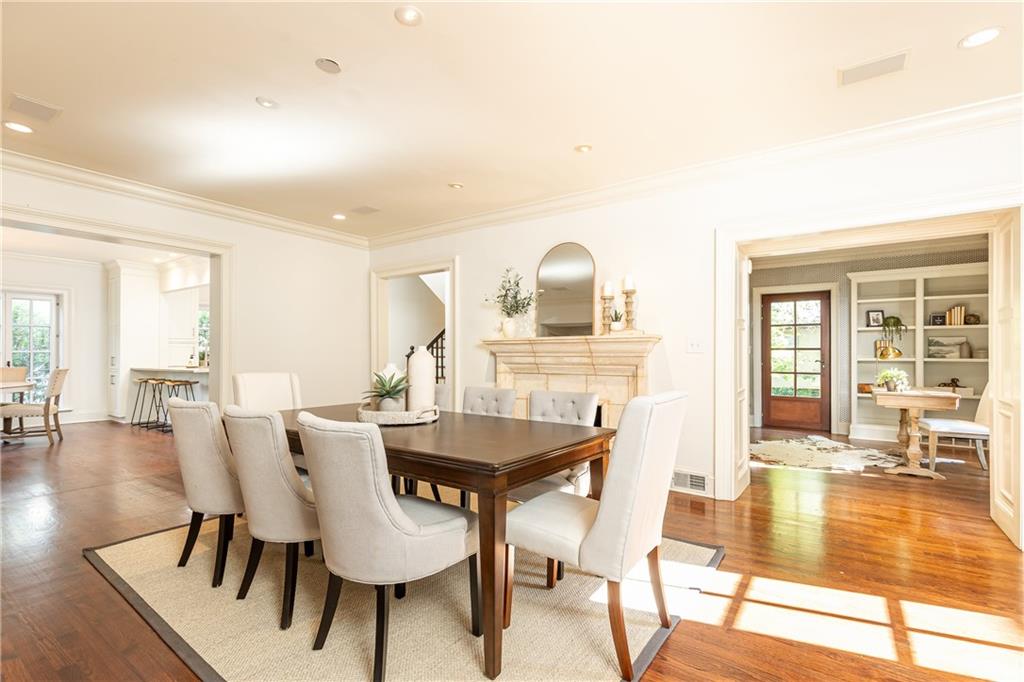 160 Peachtree Way NE