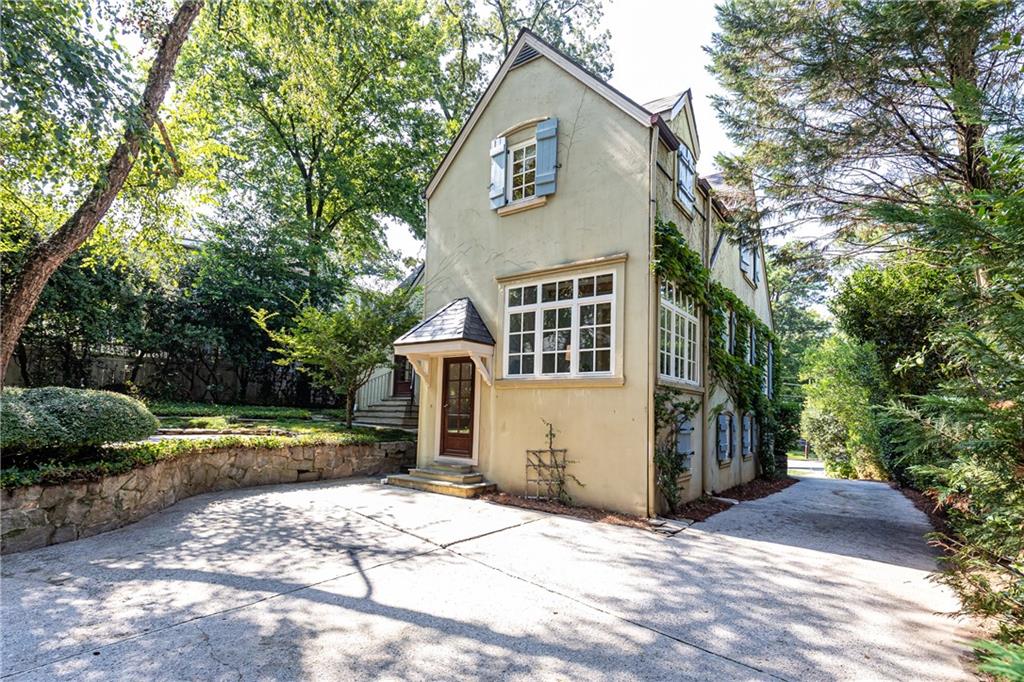 160 Peachtree Way NE
