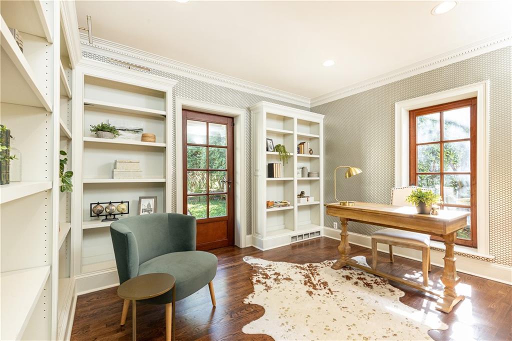 160 Peachtree Way NE