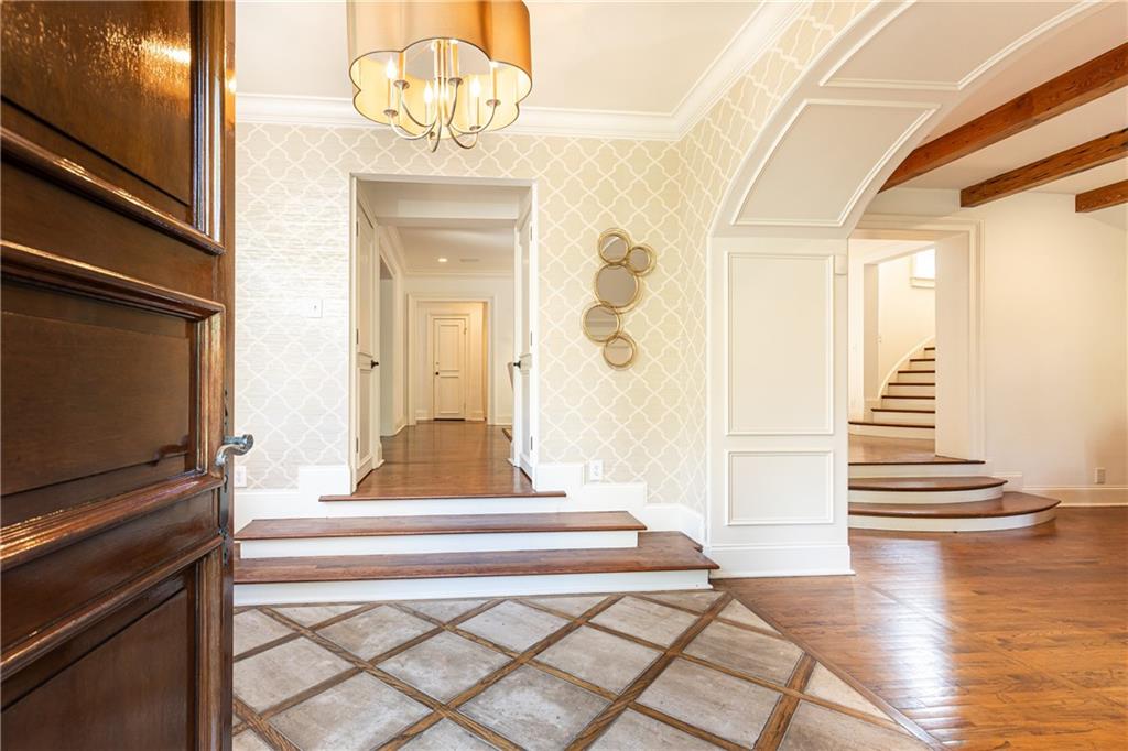 160 Peachtree Way NE