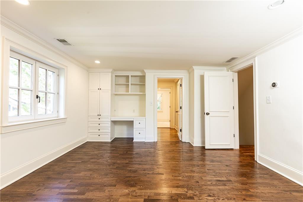 160 Peachtree Way NE