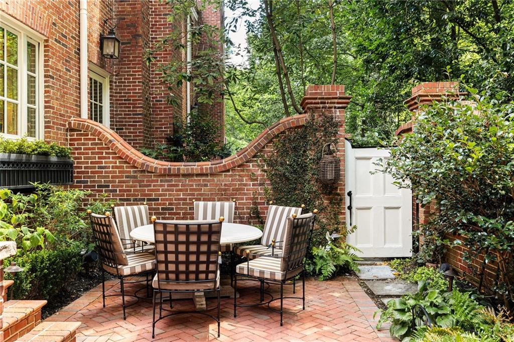 39 W Wesley Road NW Unit 4