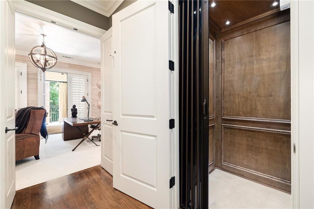 39 W Wesley Road NW Unit 4