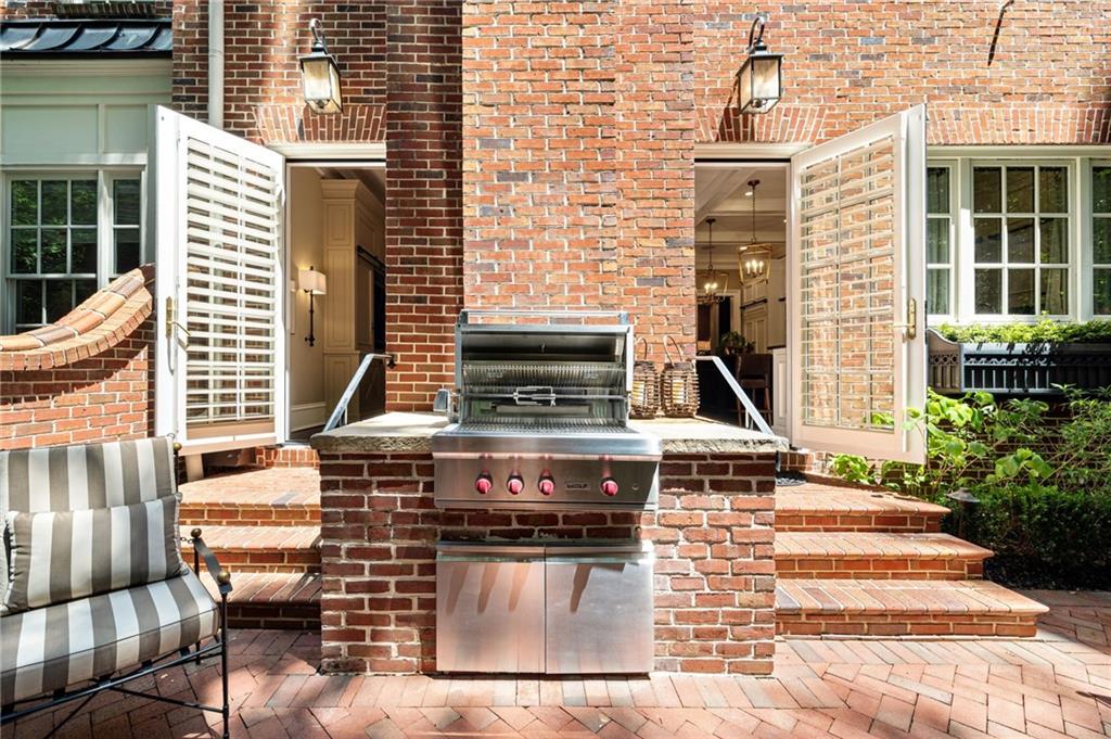 39 W Wesley Road NW Unit 4