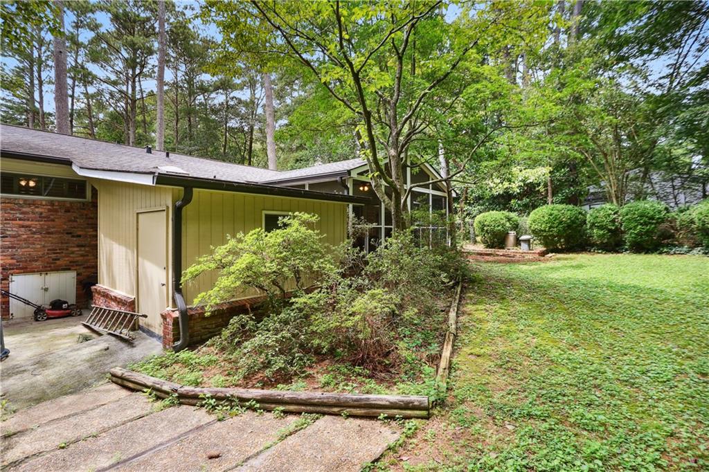 2225 Armand Road NE