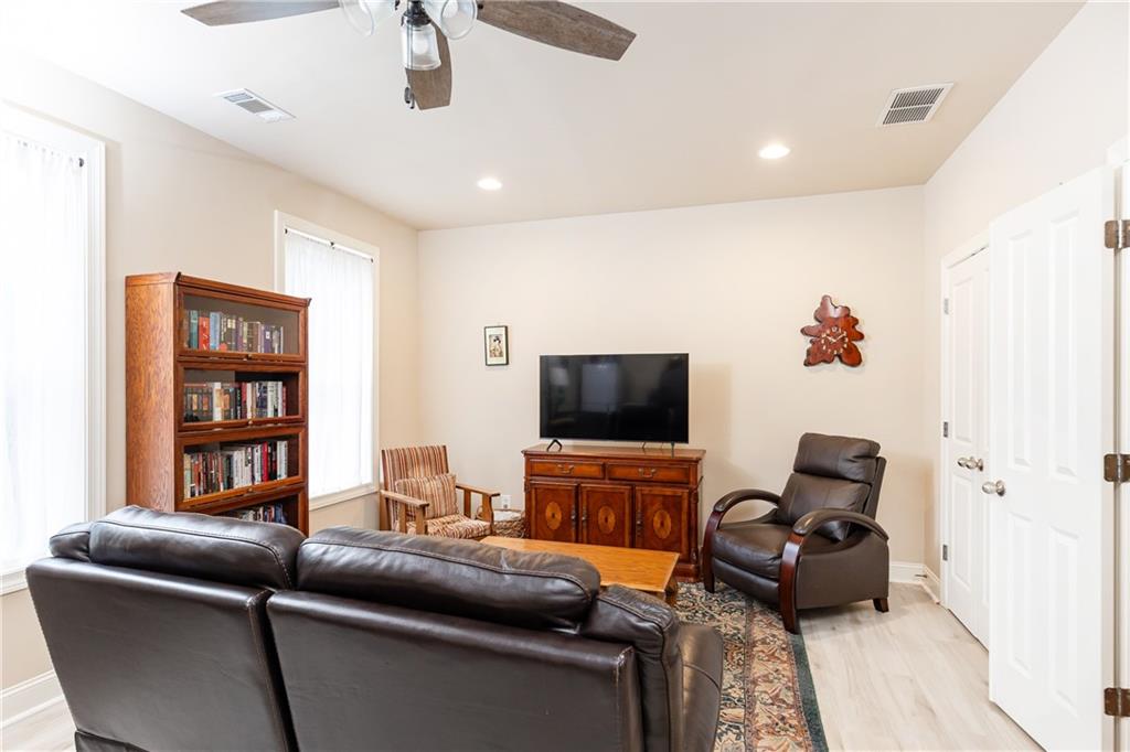 155 Alderwood Hill