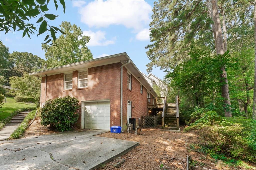2021 Fairway Circle NE