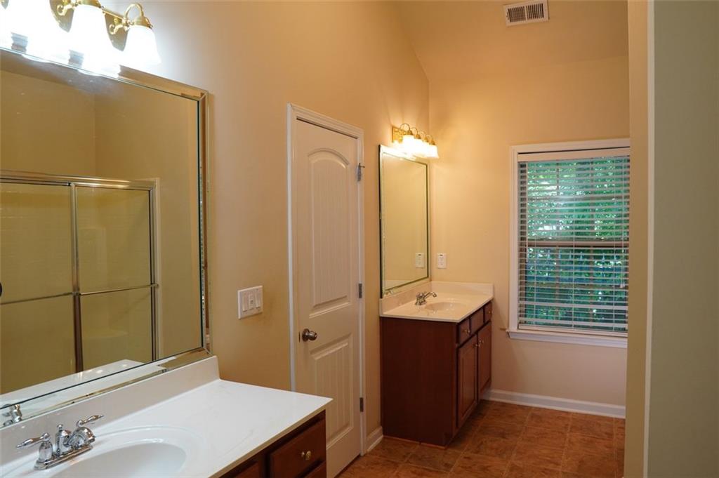 228 OAKLEAF Drive