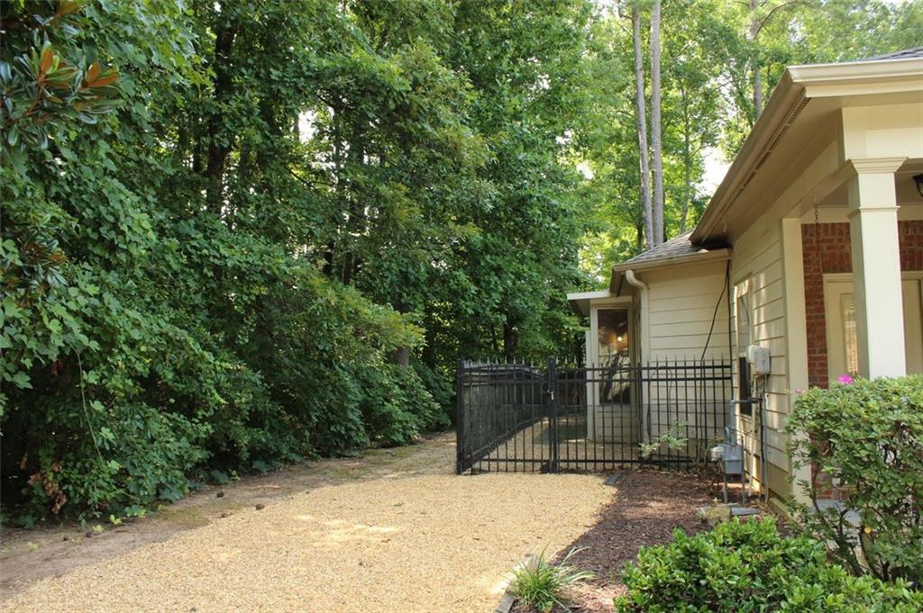 228 OAKLEAF Drive
