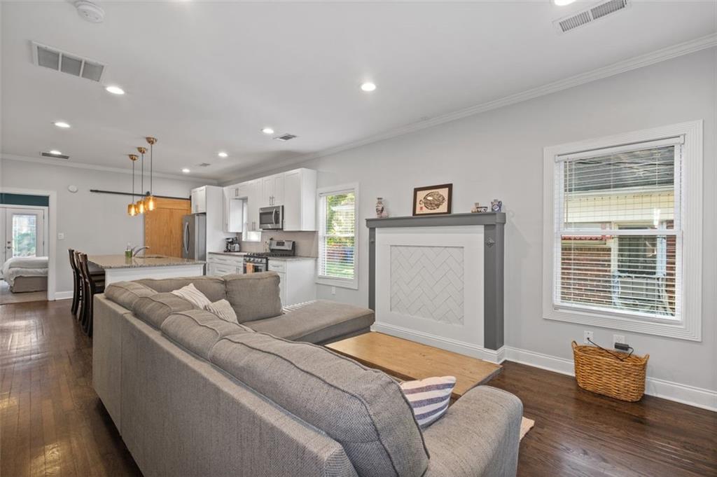 1543 Pineview Terrace