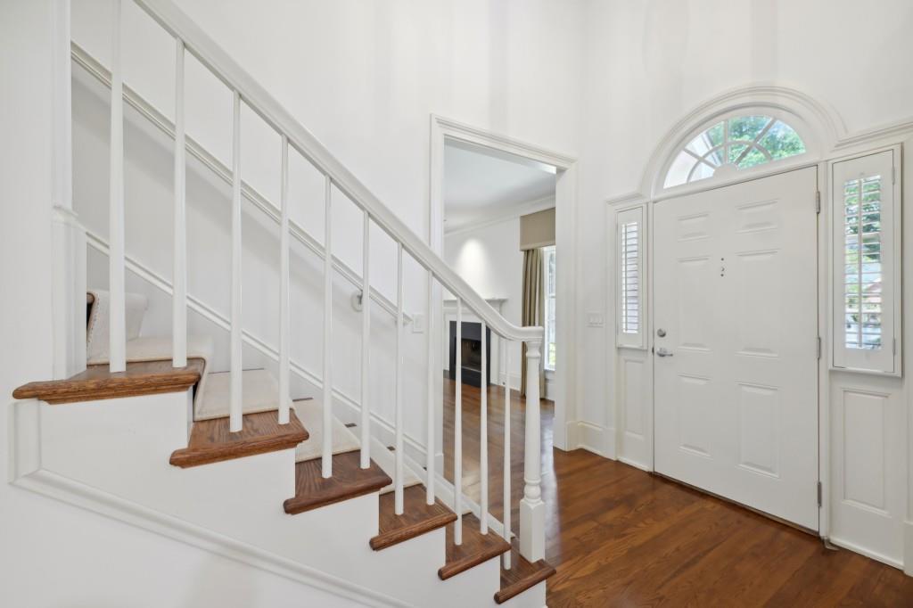 5 Ivy Chase NE