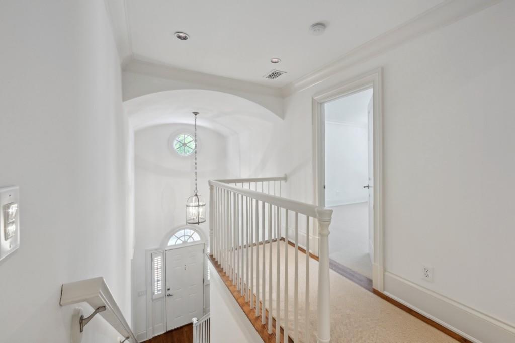 5 Ivy Chase NE