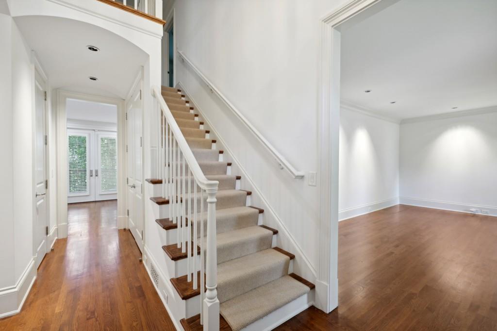 5 Ivy Chase NE