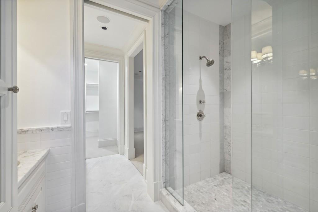 5 Ivy Chase NE