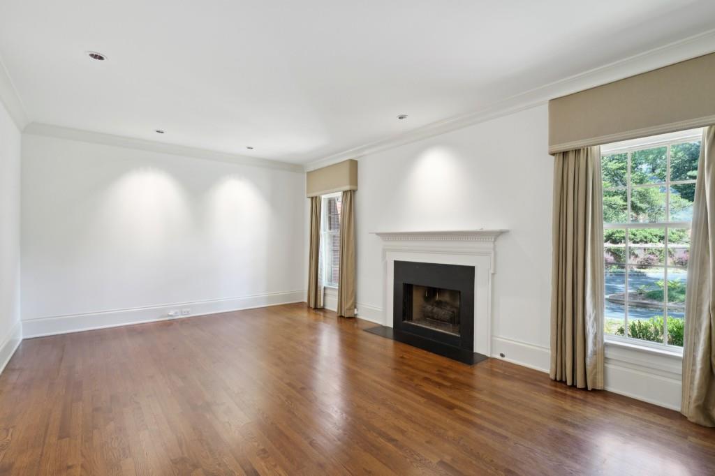 5 Ivy Chase NE
