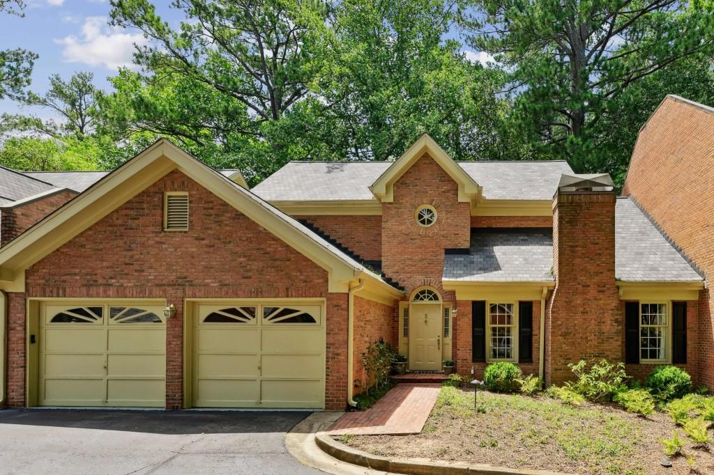 5 Ivy Chase NE