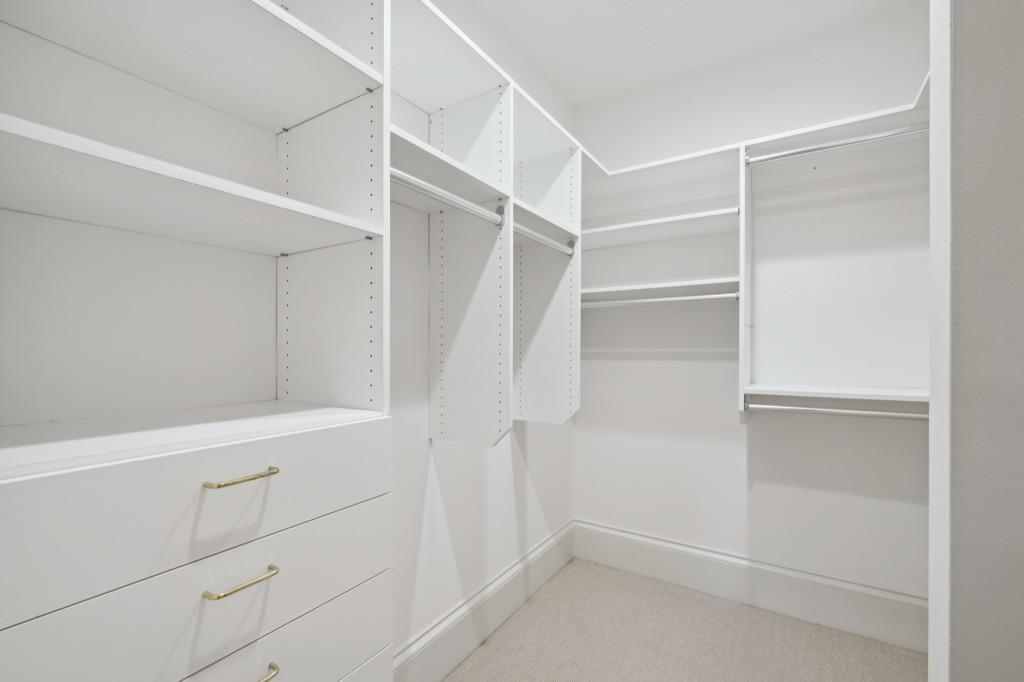5 Ivy Chase NE