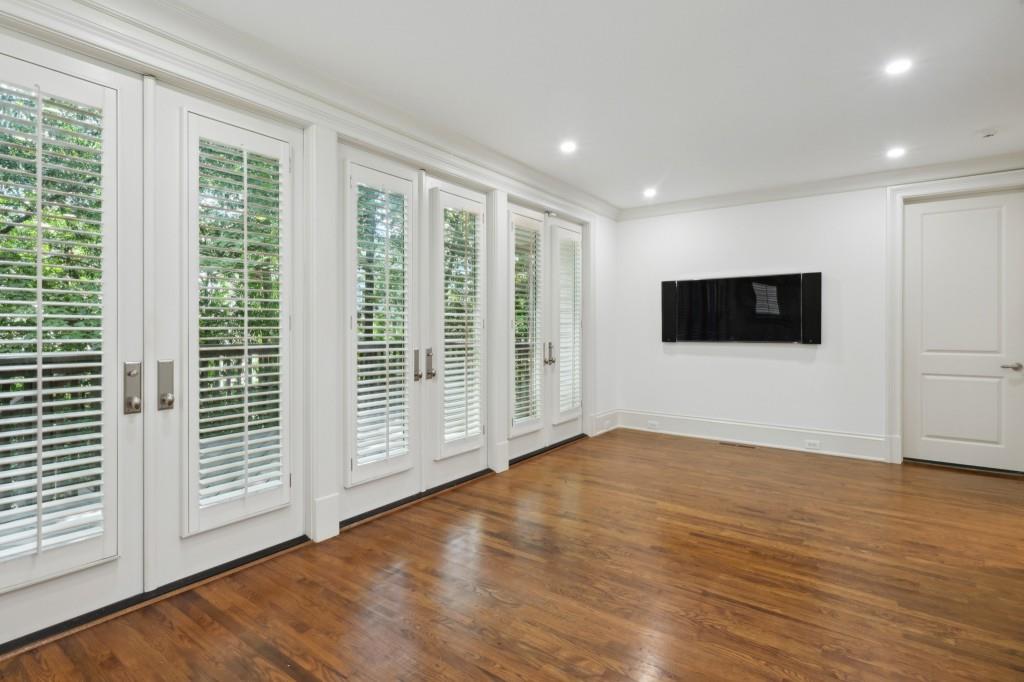 5 Ivy Chase NE