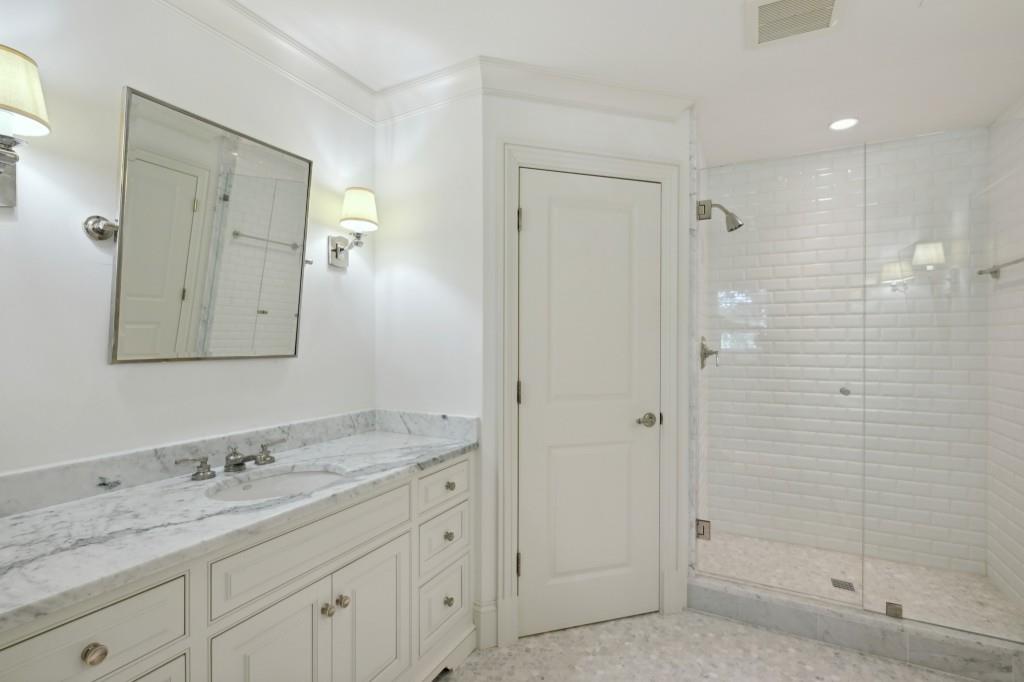 5 Ivy Chase NE