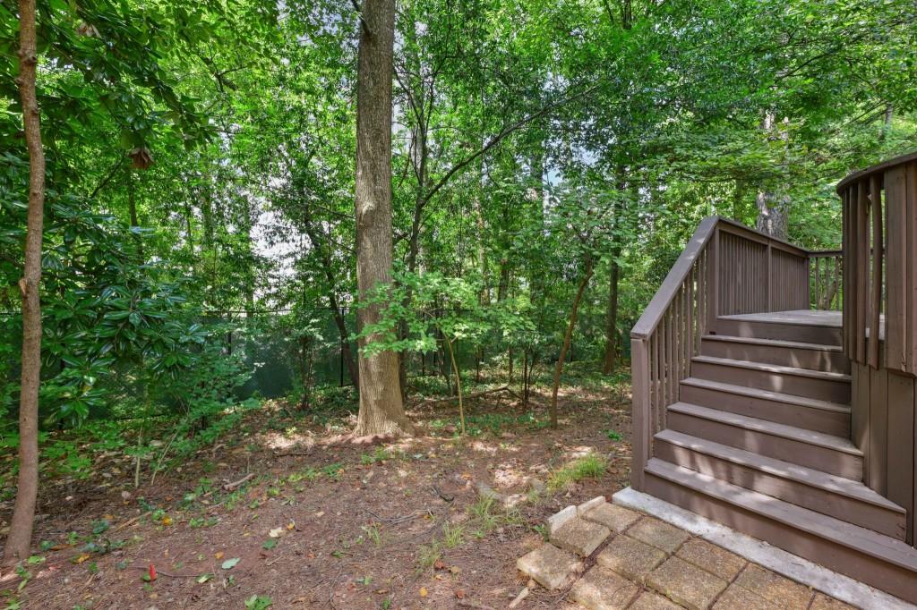 5 Ivy Chase NE
