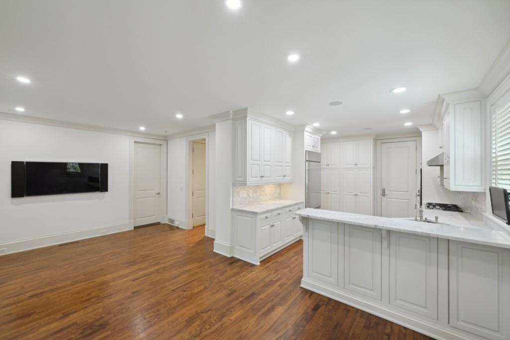 5 Ivy Chase NE