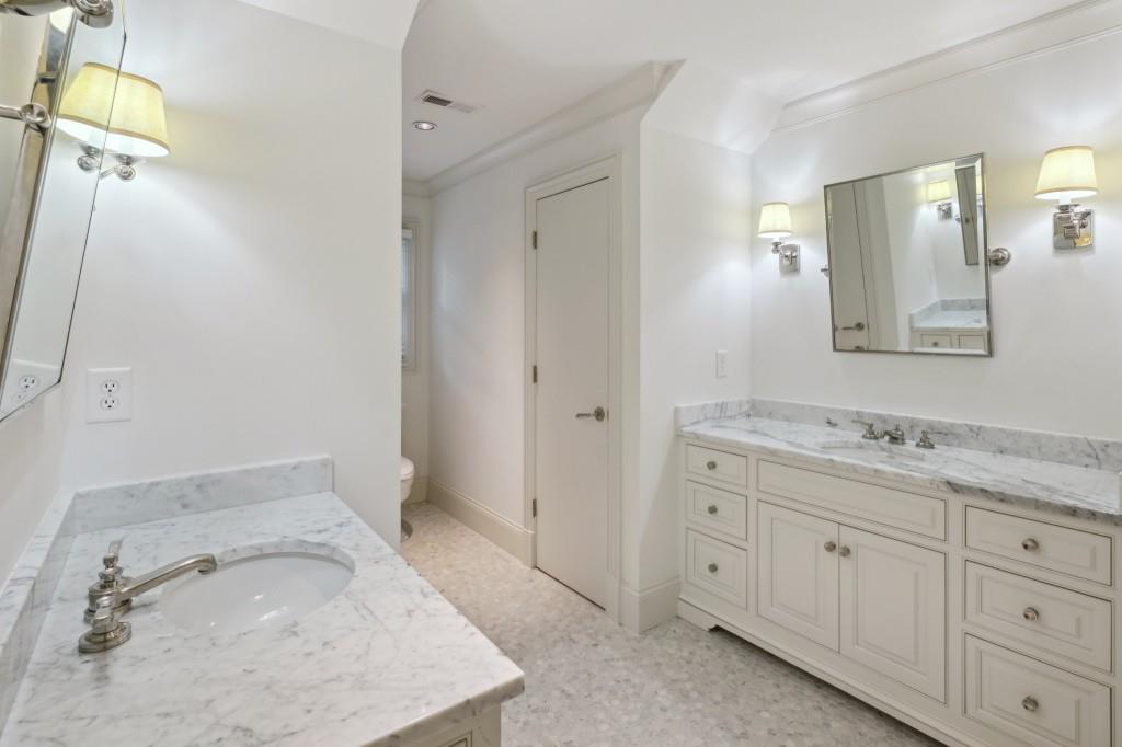 5 Ivy Chase NE