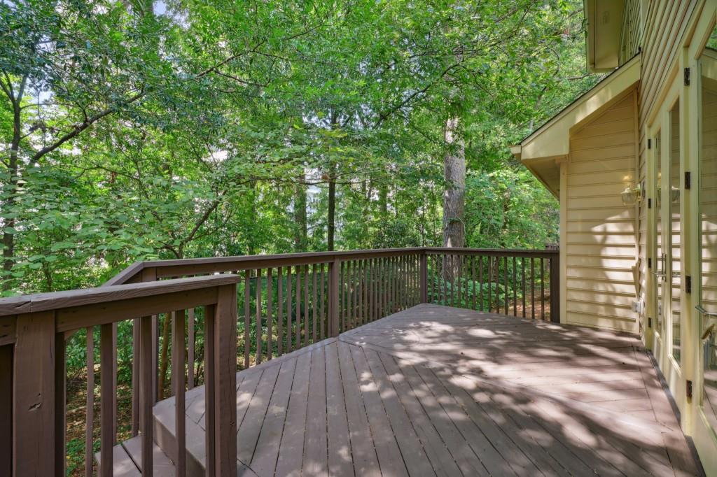 5 Ivy Chase NE