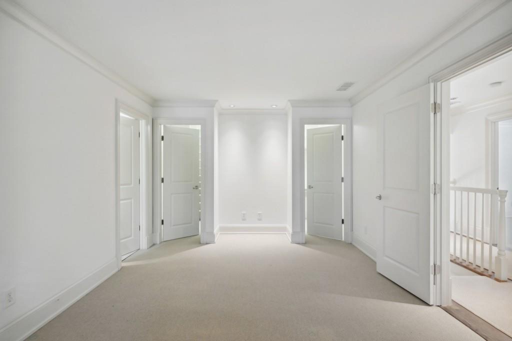 5 Ivy Chase NE