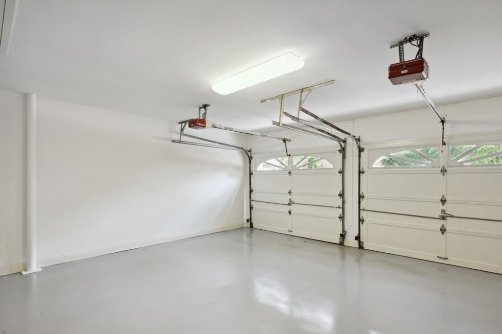5 Ivy Chase NE