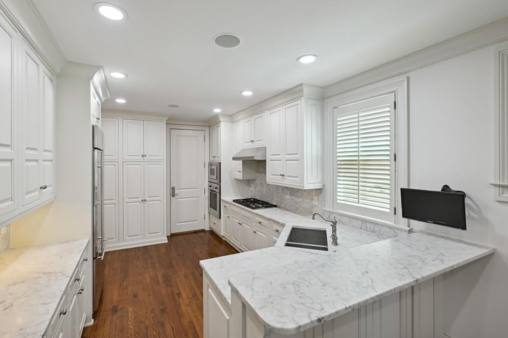 5 Ivy Chase NE