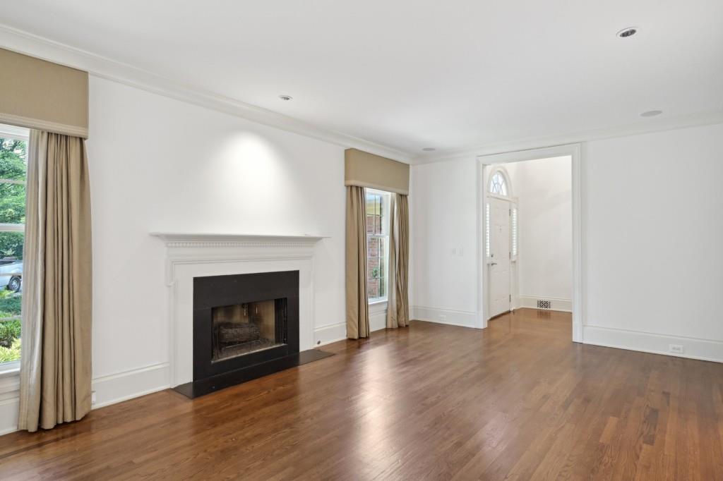 5 Ivy Chase NE
