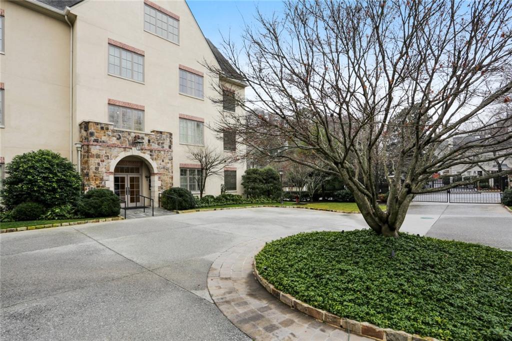 1 Drive NE Unit 205