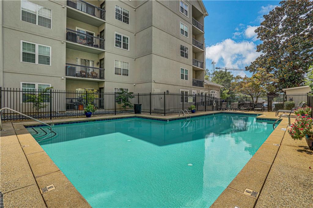 1074 Peachtree Walk NE Unit B422