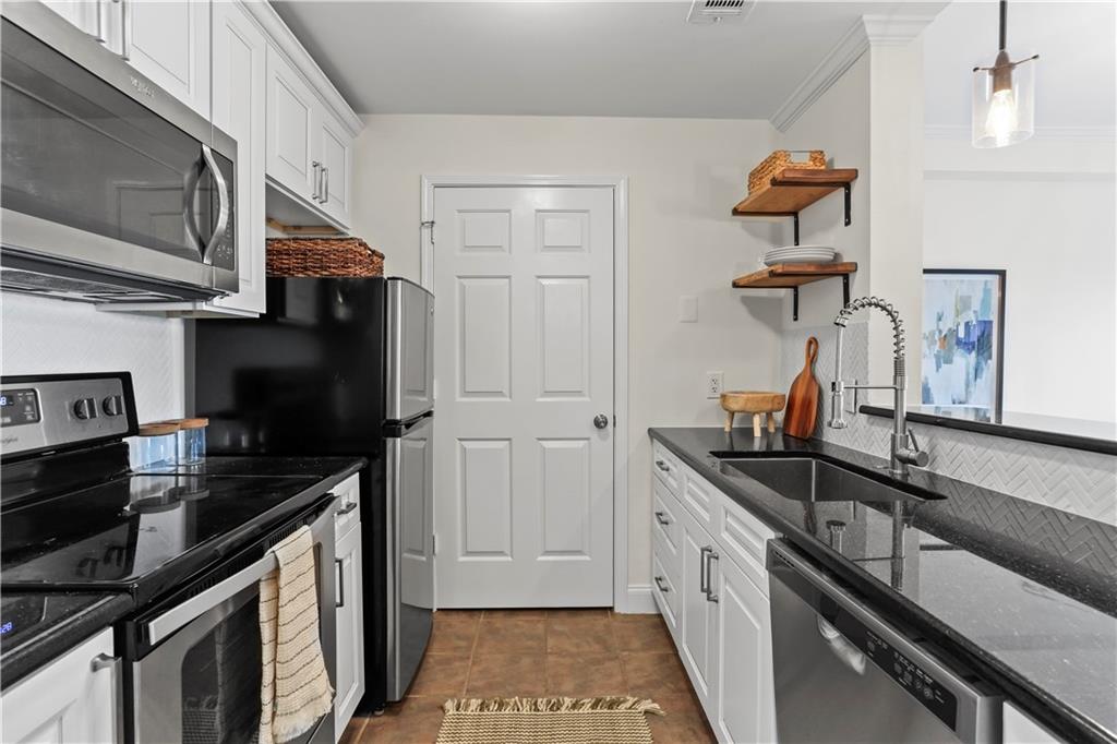 1074 Peachtree Walk NE Unit B422