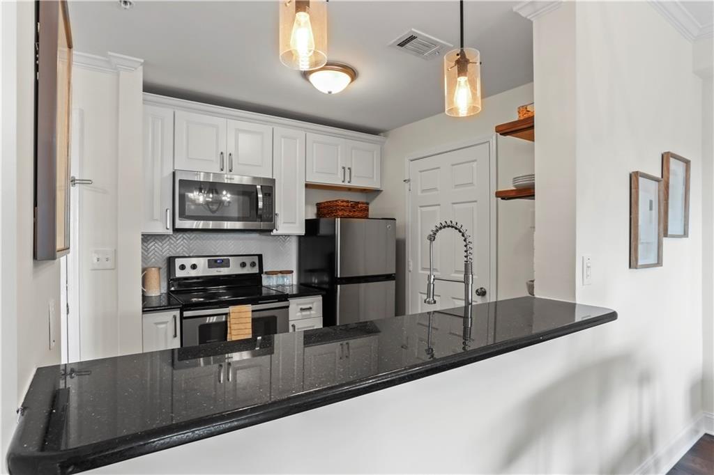 1074 Peachtree Walk NE Unit B422