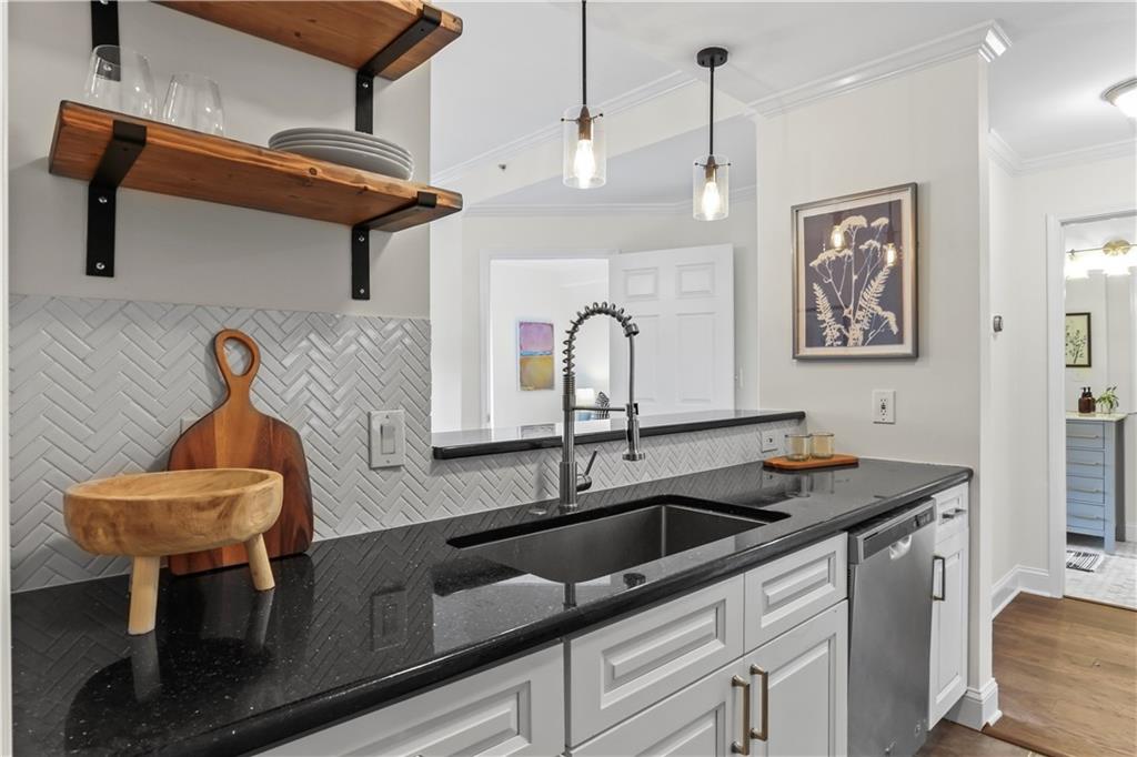 1074 Peachtree Walk NE Unit B422