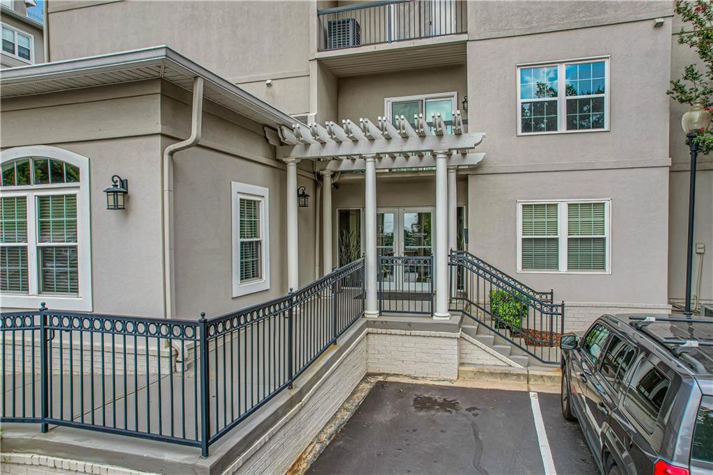 1074 Peachtree Walk NE Unit B422