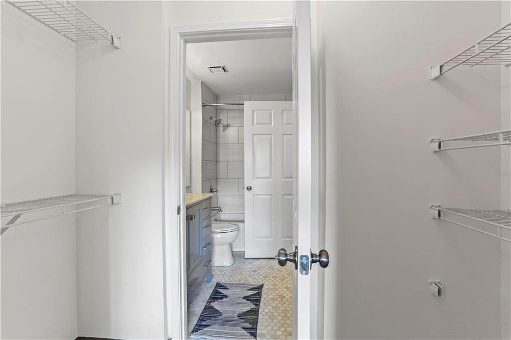 1074 Peachtree Walk NE Unit B422