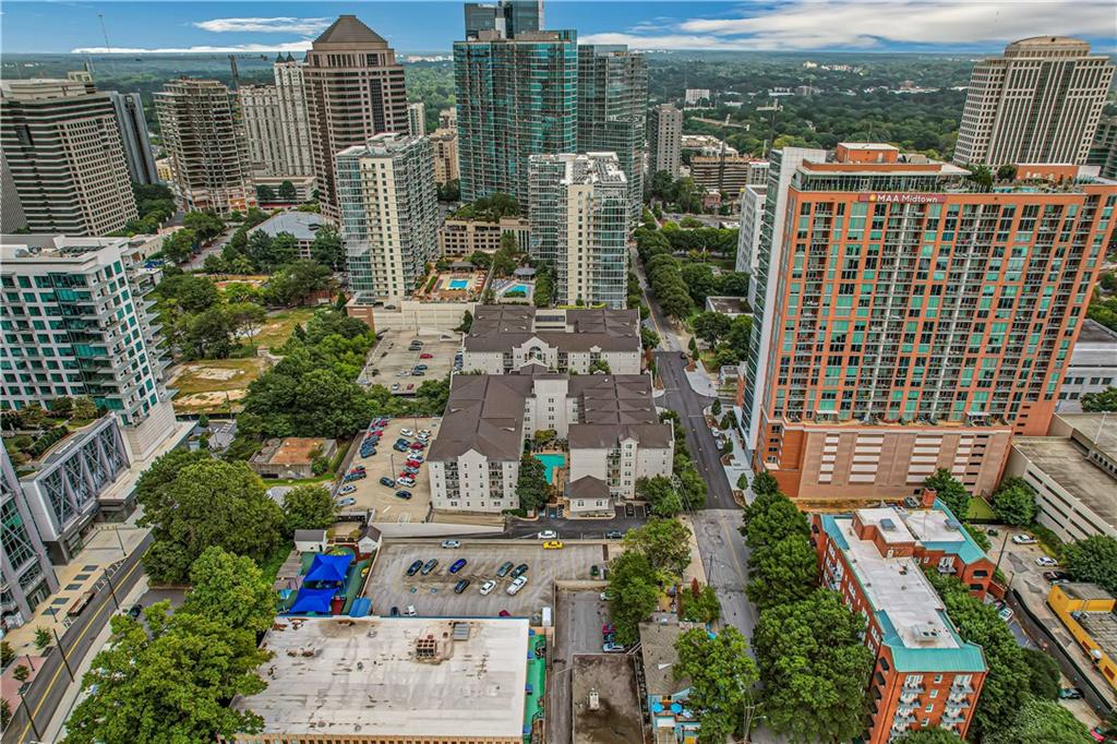 1074 Peachtree Walk NE Unit B422