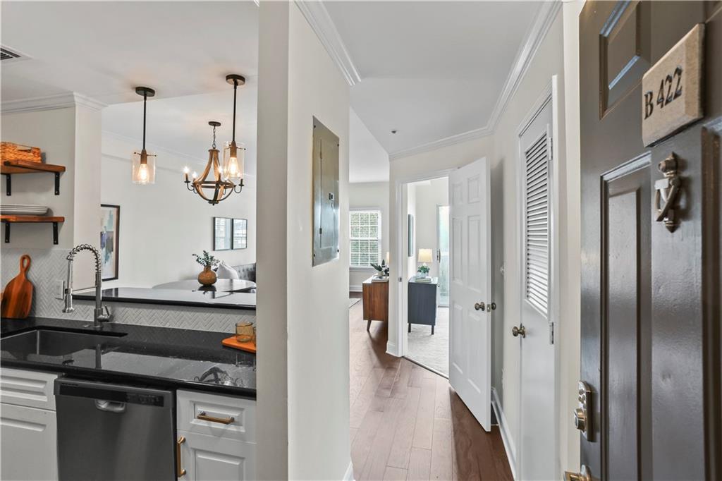 1074 Peachtree Walk NE Unit B422
