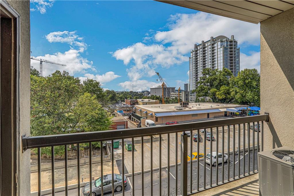 1074 Peachtree Walk NE Unit B422