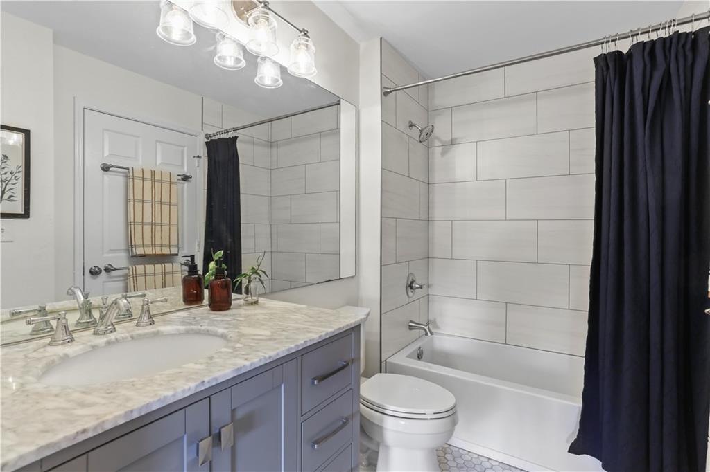 1074 Peachtree Walk NE Unit B422