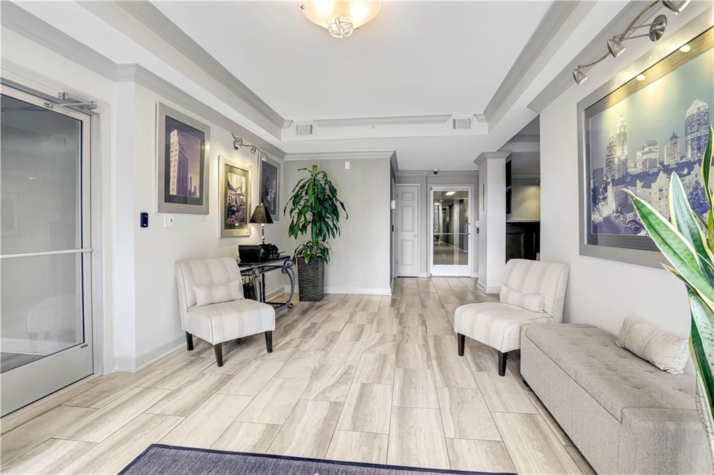 1074 Peachtree Walk NE Unit B422