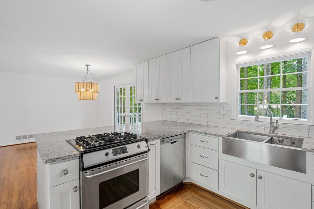 15 Whispering Way