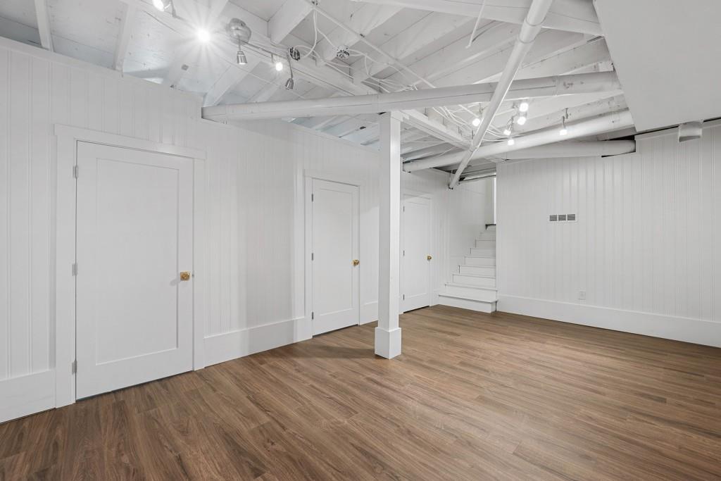 15 Whispering Way
