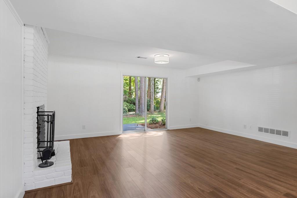15 Whispering Way