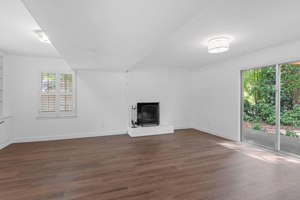 15 Whispering Way
