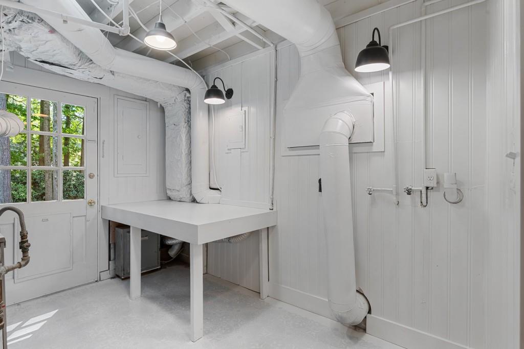 15 Whispering Way